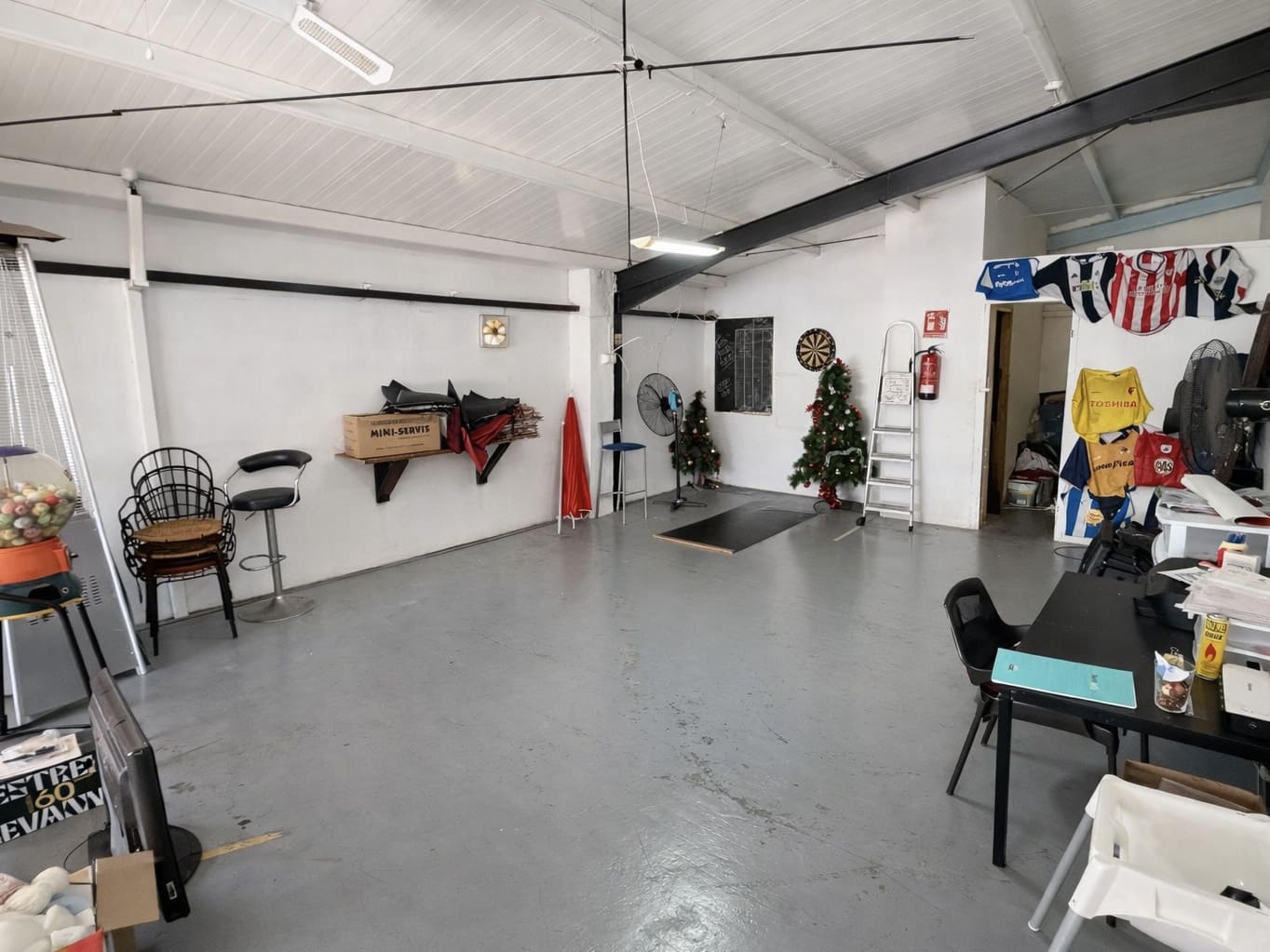 Commercial for sale in La Marina - € 79,950 (Ref: 9736253)