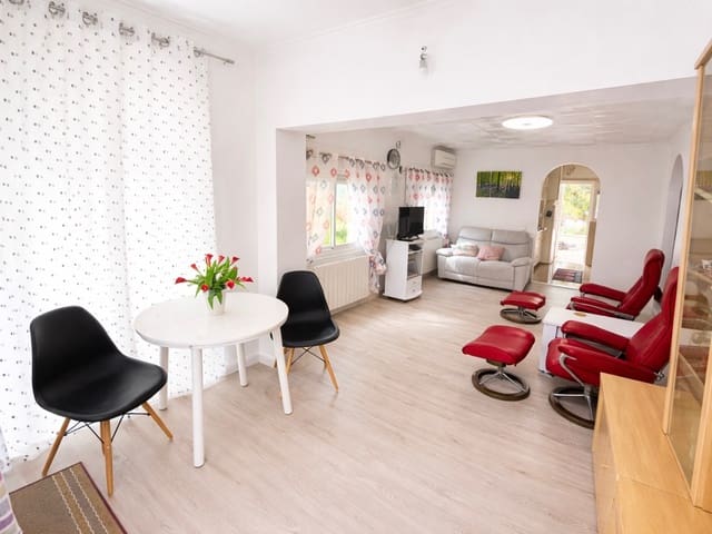 4 bedroom Villa for sale in La Marina, Elche / Elx with garage - € 19,000 (Ref: 9740110)