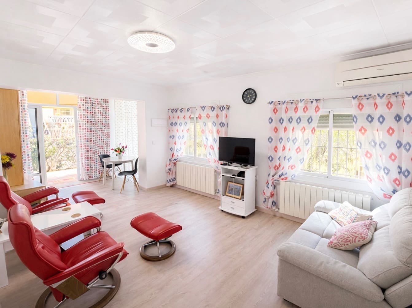 4 bedroom Villa for sale in La Marina with garage - € 19,000 (Ref: 9740110)