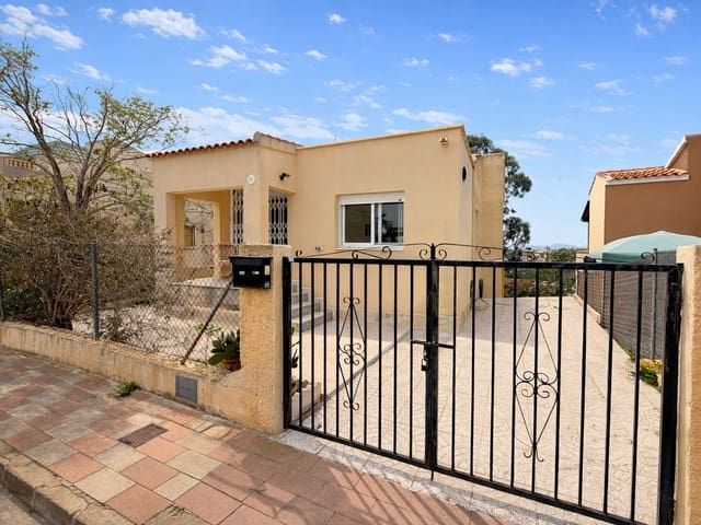 4 bedroom Villa for sale in La Marina, Elche / Elx with garage - € 19,000 (Ref: 9740110)