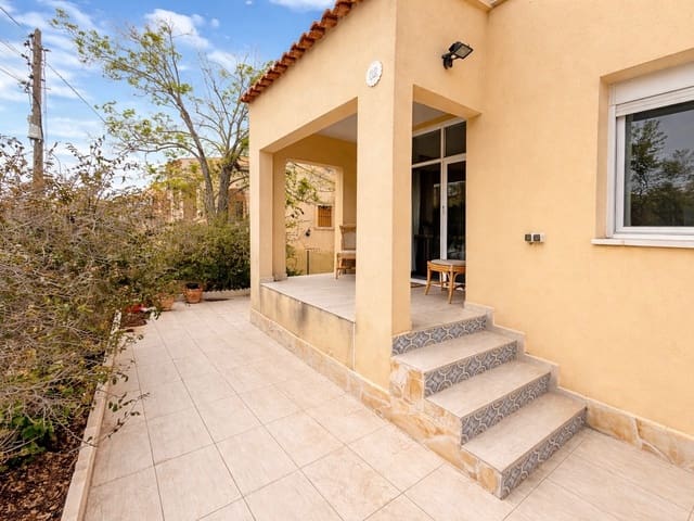 4 bedroom Villa for sale in La Marina, Elche / Elx with garage - € 19,000 (Ref: 9740110)