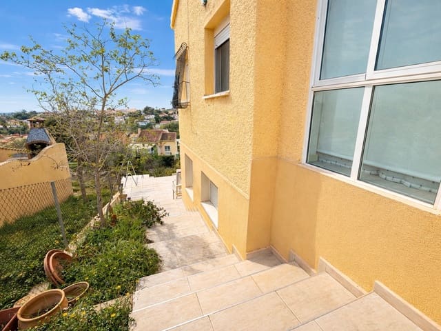 4 bedroom Villa for sale in La Marina, Elche / Elx with garage - € 19,000 (Ref: 9740110)