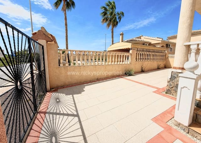 4 camera da letto Villa in vendita in La Marina, Elche / Elx con piscina garage - 329.950 € (Rif: 9798009)