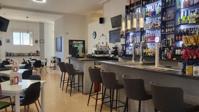 Commercial for sale in La Marina, Elche / Elx - € 199,950 (Ref: 9823670)