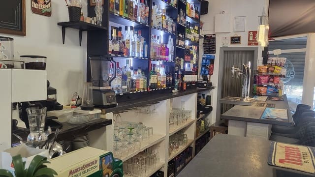 Commercial for sale in La Marina, Elche / Elx - € 199,950 (Ref: 9823670)