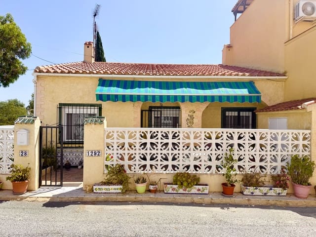 2 makuuhuone Rivitalo myytävänä paikassa La Marina, Elche / Elx - 115 000 € (Ref: 9890990)