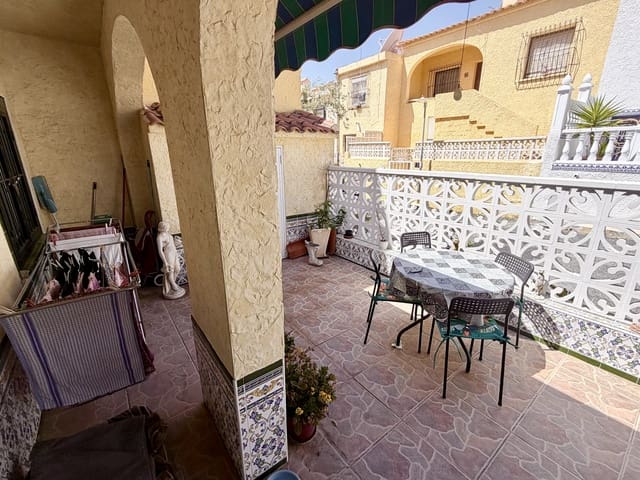 2 makuuhuone Rivitalo myytävänä paikassa La Marina, Elche / Elx - 115 000 € (Ref: 9902140)