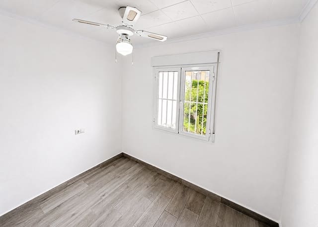 Adosado de 2 habitaciones en La Marina, Elche / Elx en venta - 129.950 € (Ref: 9918919)