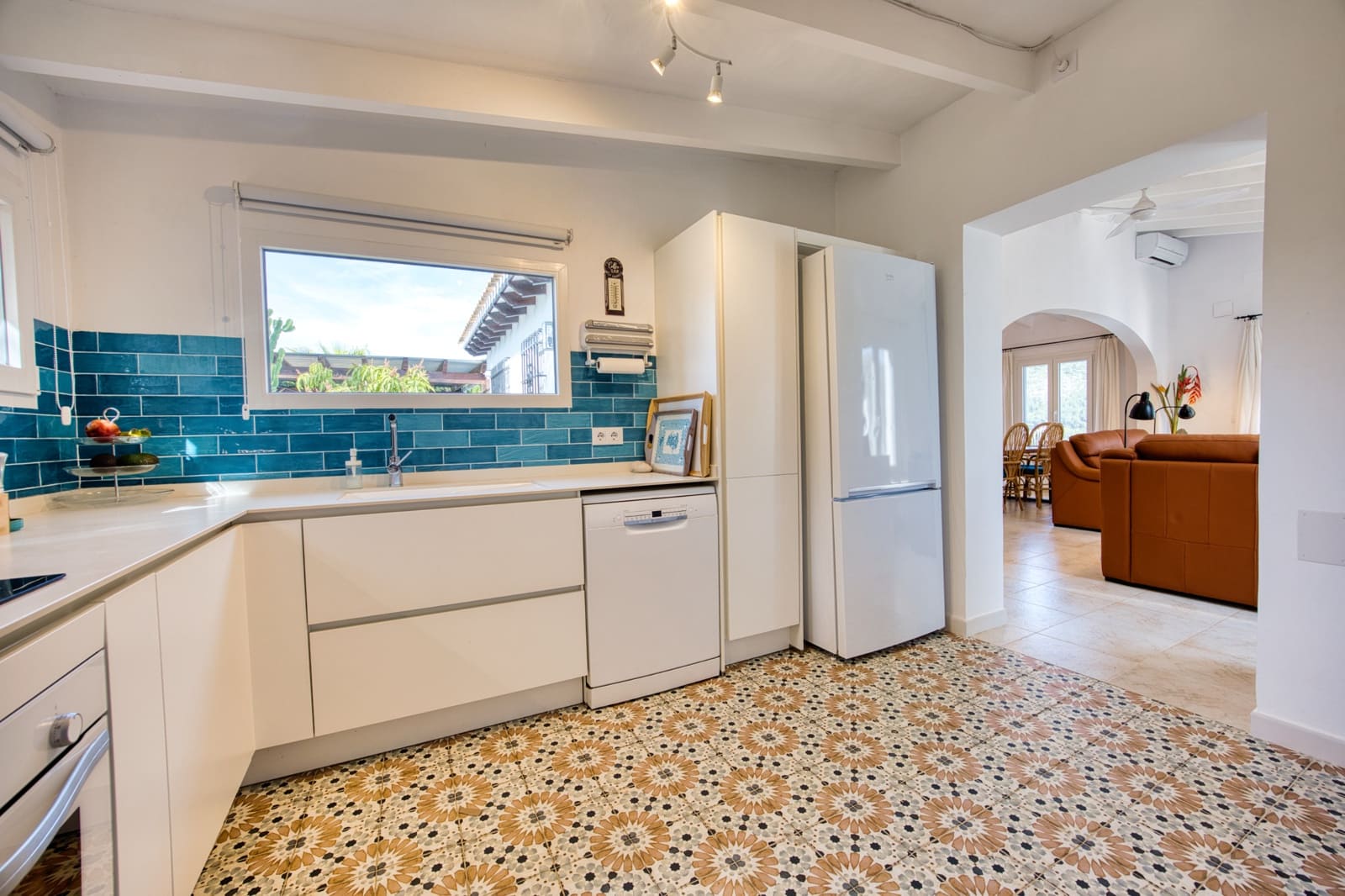 4 slaapkamer Villa te koop in Pego met zwembad garage - € 557.000 (Ref: 9934879)