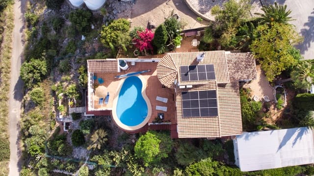4 slaapkamer Villa te koop in Pego met zwembad garage - € 557.000 (Ref: 9934879)