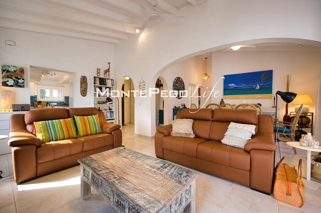Chalet de 4 habitaciones en Monte Pego, Pego en venta con piscina garaje - 557.000 € (Ref: 9934879)