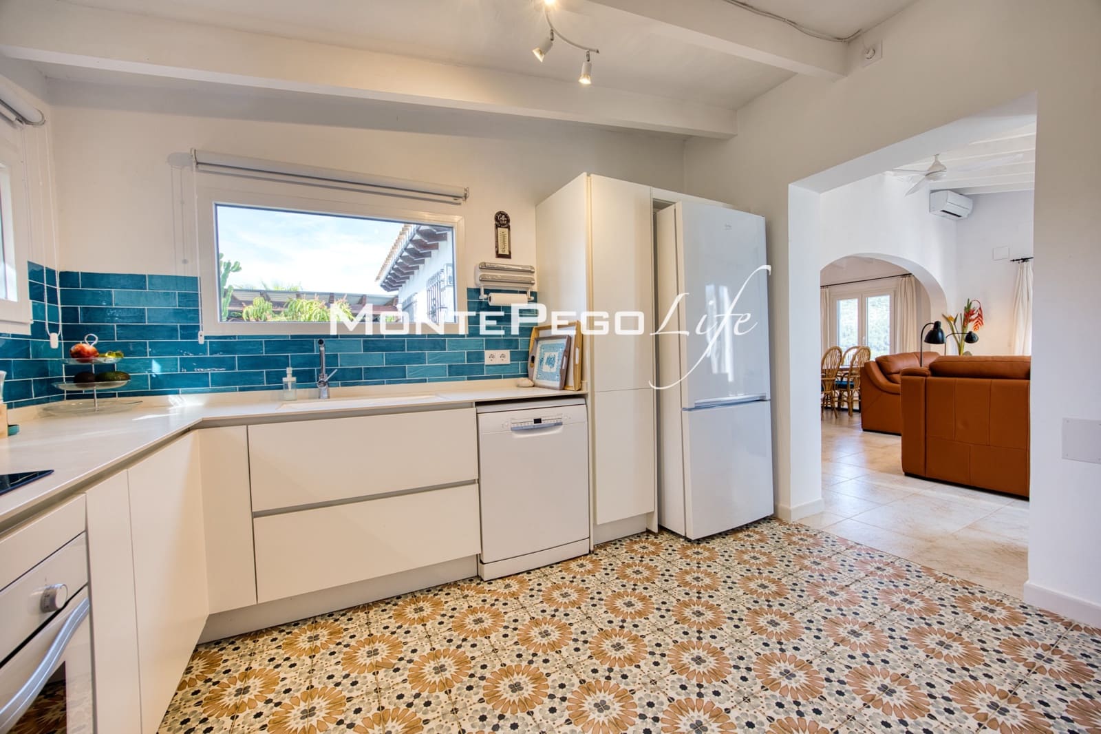4 bedroom Villa for sale in Monte Pego with pool garage - € 499,000 (Ref: 9934879)