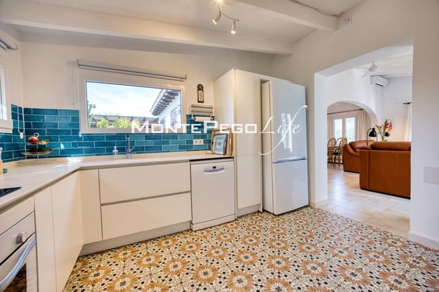 Chalet de 4 habitaciones en Monte Pego, Pego en venta con piscina garaje - 557.000 € (Ref: 9934879)