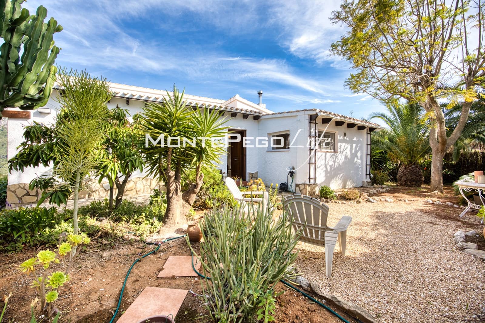 4 bedroom Villa for sale in Monte Pego with pool garage - € 499,000 (Ref: 9934879)