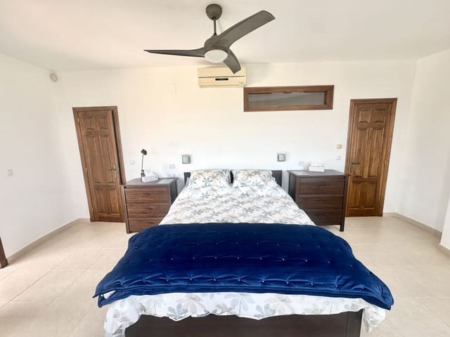 4 slaapkamer Villa te koop in Pego met zwembad garage - € 585.000 (Ref: 9934881)