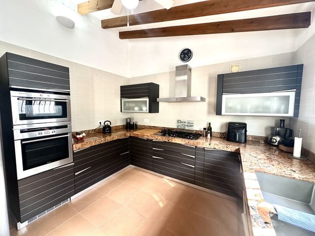 4 slaapkamer Villa te koop in Pego met zwembad garage - € 585.000 (Ref: 9934881)