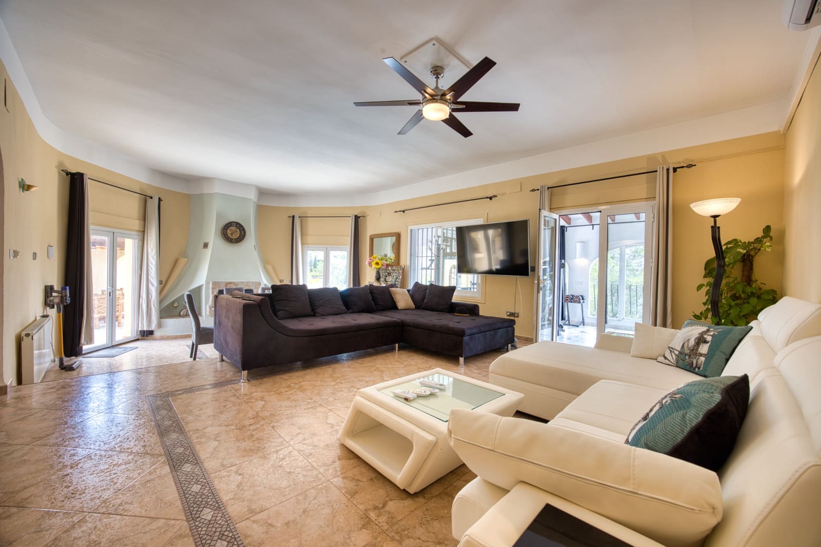 4 slaapkamer Villa te koop in Pego met zwembad garage - € 790.000 (Ref: 9934882)