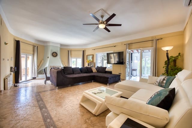 4 slaapkamer Villa te koop in Pego met zwembad garage - € 790.000 (Ref: 9934882)