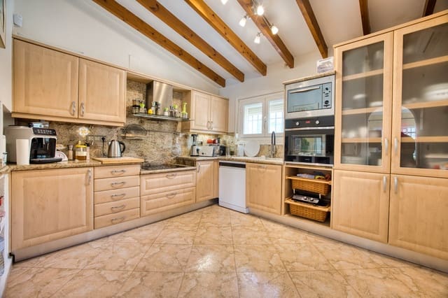 4 slaapkamer Villa te koop in Pego met zwembad garage - € 790.000 (Ref: 9934882)
