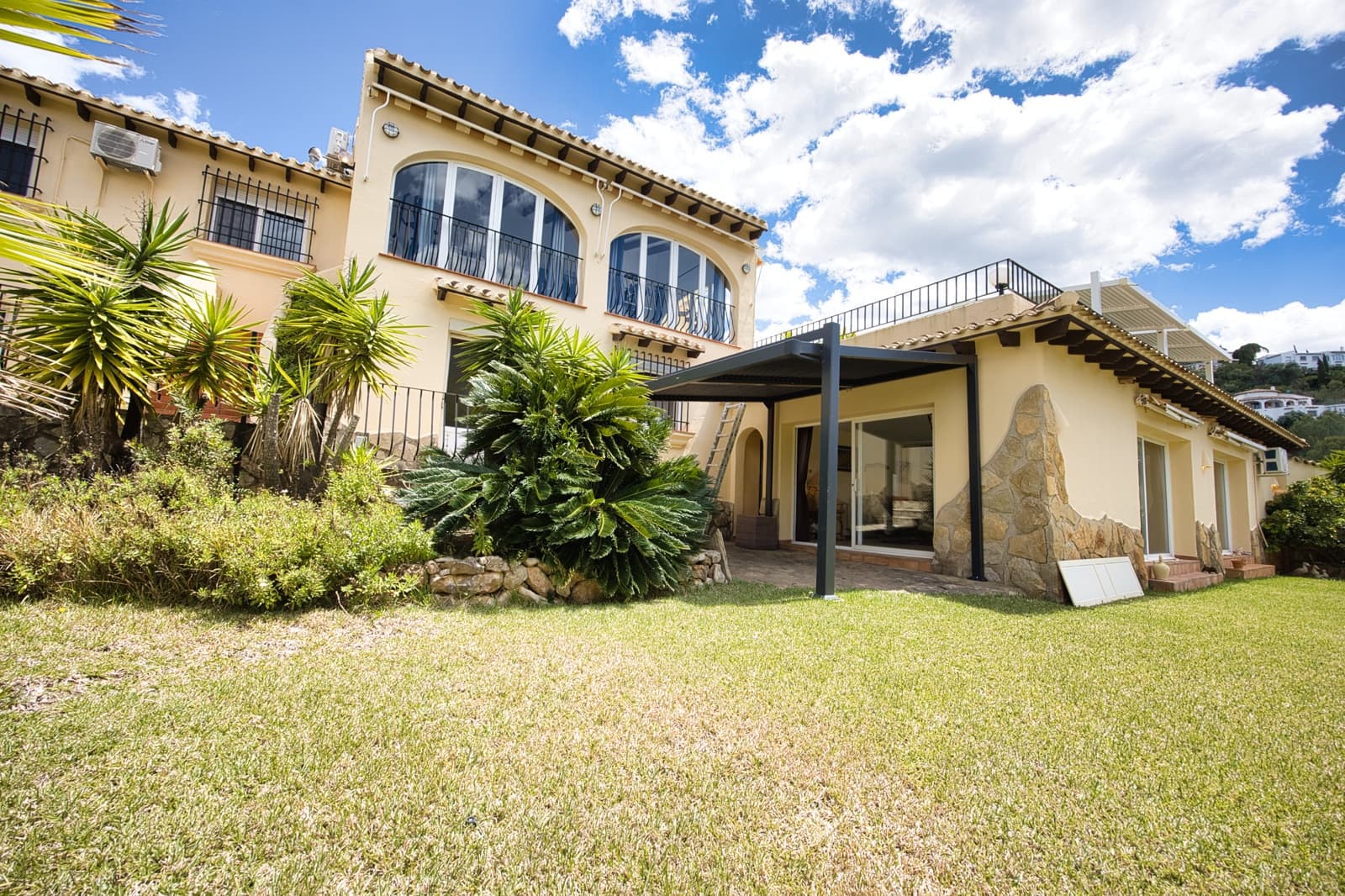 4 slaapkamer Villa te koop in Pego met zwembad garage - € 790.000 (Ref: 9934882)