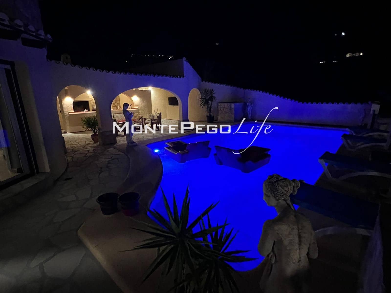 4 soveværelse Villa til salg i Monte Pego med swimmingpool garage - € 790.000 (Ref: 9934882)