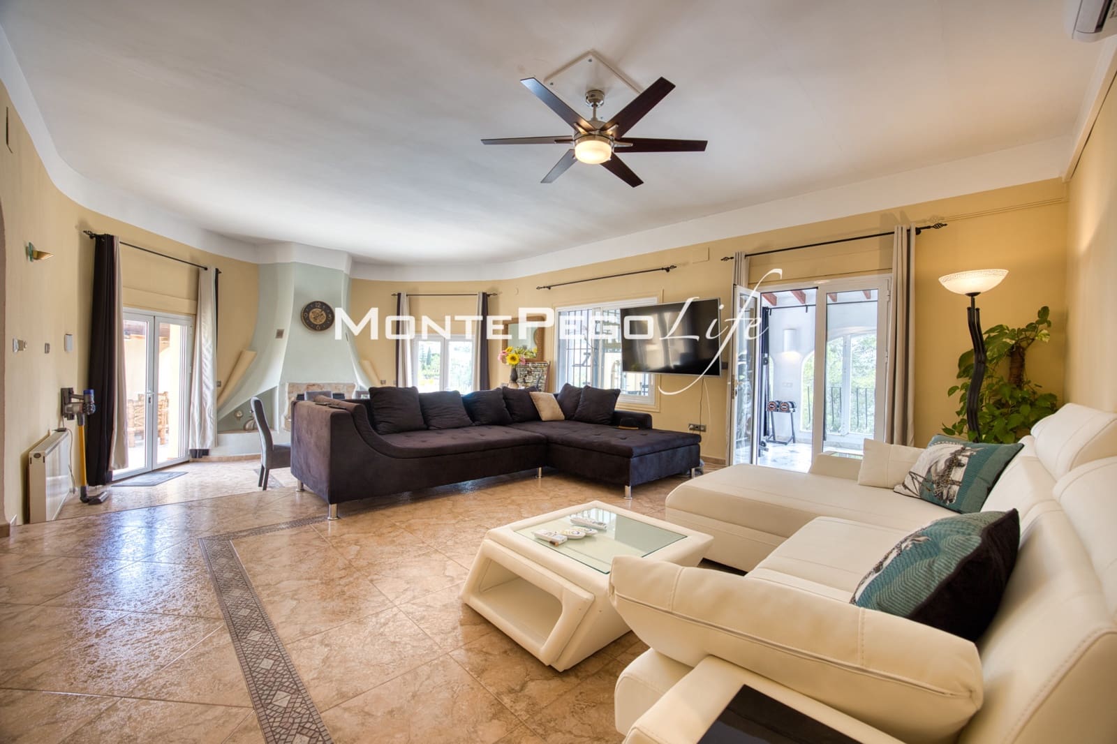 4 soveværelse Villa til salg i Monte Pego med swimmingpool garage - € 790.000 (Ref: 9934882)