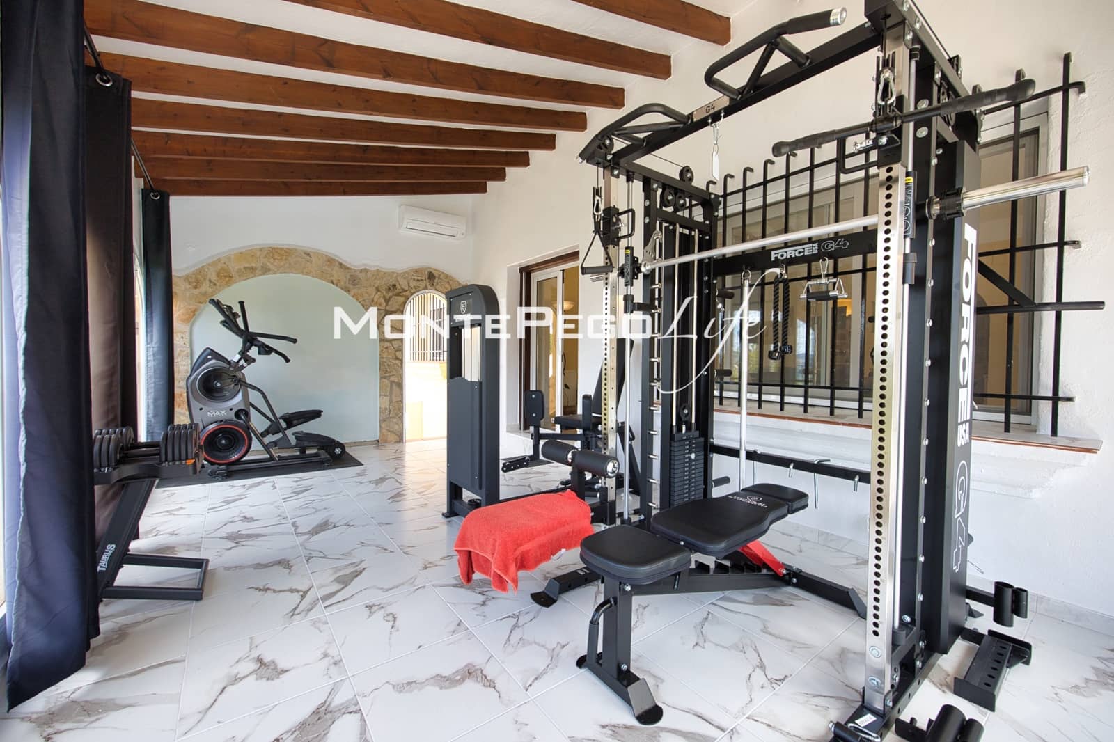 4 soveværelse Villa til salg i Monte Pego med swimmingpool garage - € 790.000 (Ref: 9934882)