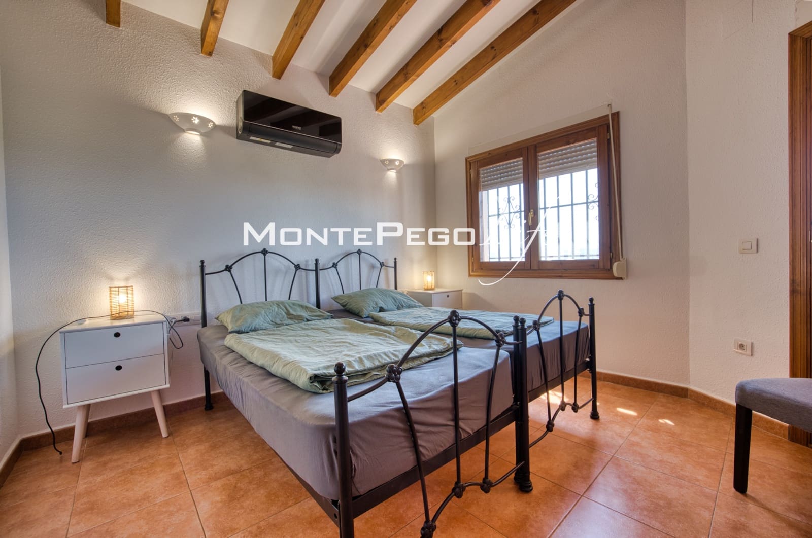 4 bedroom Villa for sale in Monte Pego with pool garage - € 440,000 (Ref: 9934885)