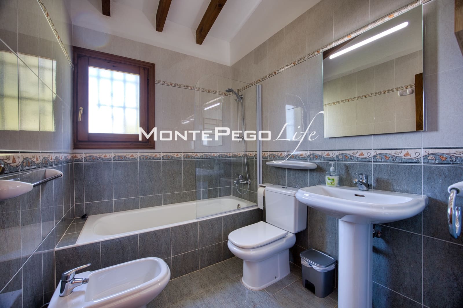 4 bedroom Villa for sale in Monte Pego with pool garage - € 440,000 (Ref: 9934885)