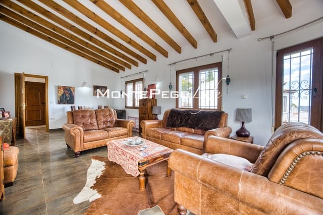 Chalet de 5 habitaciones en Monte Pego, Pego en venta con piscina garaje - 580.000 € (Ref: 9934886)