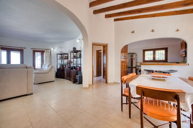 4 sypialnia Willa na sprzedaż w Pego z basenem garażem - 499 000 € (Ref: 9934887)