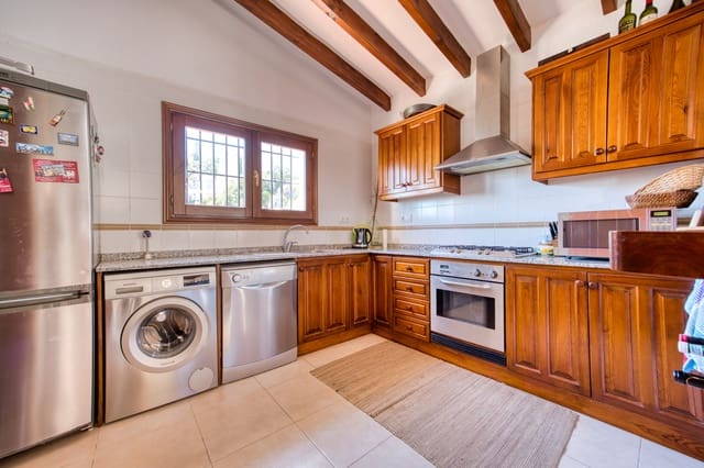 4 sypialnia Willa na sprzedaż w Pego z basenem garażem - 499 000 € (Ref: 9934887)