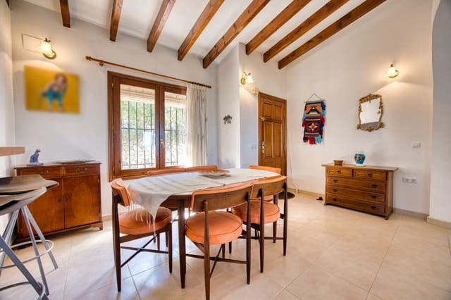 4 sypialnia Willa na sprzedaż w Pego z basenem garażem - 499 000 € (Ref: 9934887)