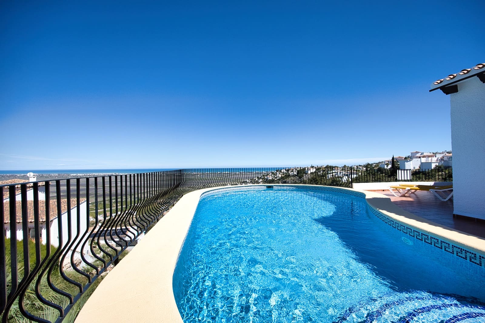 Chalet de 4 habitaciones en Pego en venta con piscina garaje - 499.000 € (Ref: 9934887)