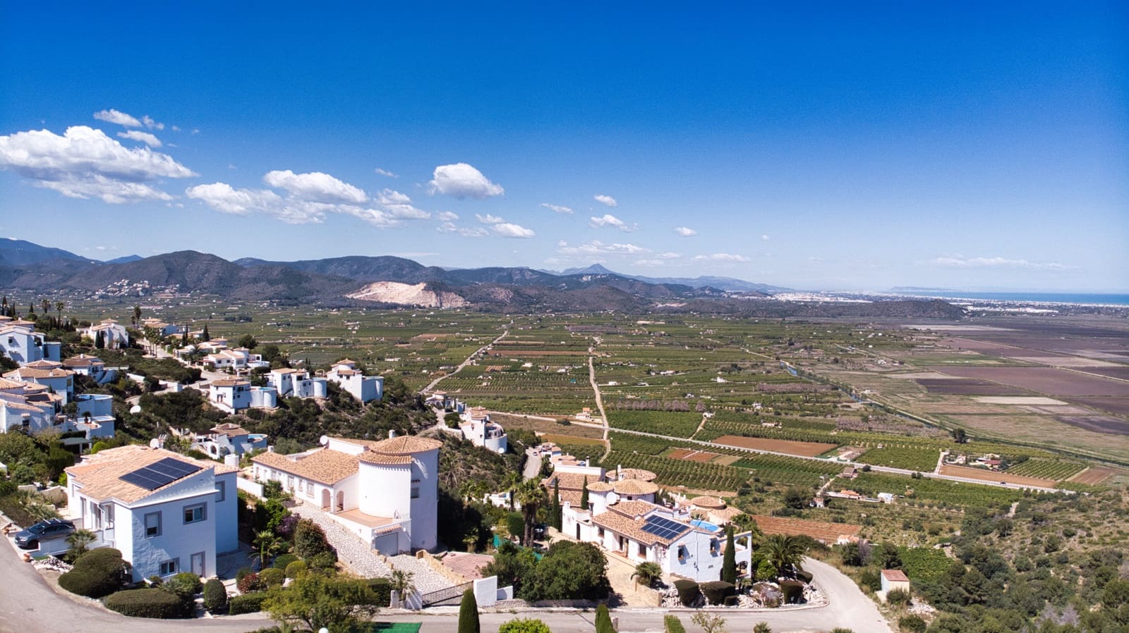 Chalet de 4 habitaciones en Pego en venta con piscina garaje - 499.000 € (Ref: 9934887)