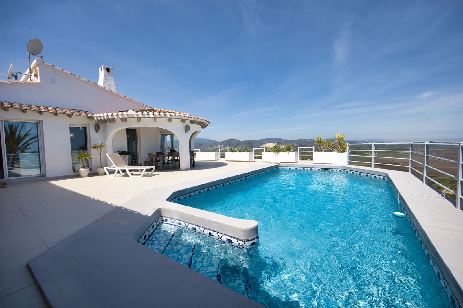 Chalet de 5 habitaciones en Monte Pego en venta con piscina garaje - 875.000 € (Ref: 9934888)