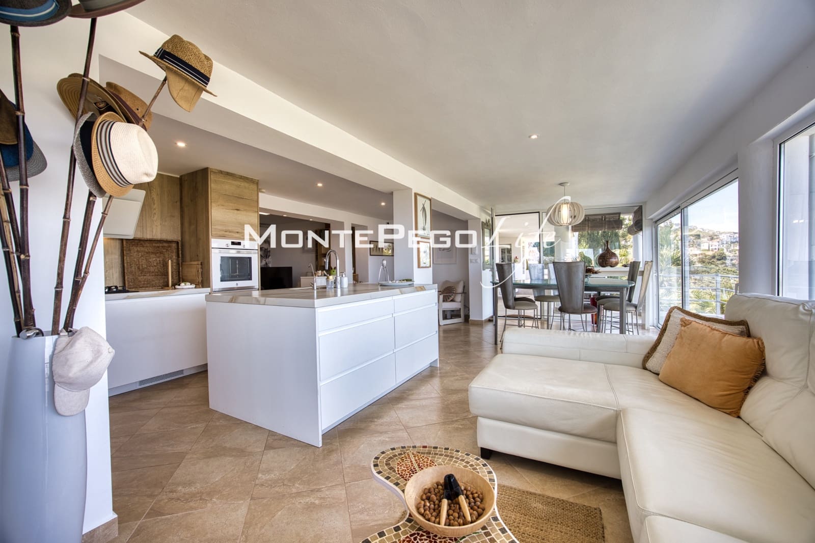 Chalet de 5 habitaciones en Monte Pego en venta con piscina garaje - 875.000 € (Ref: 9934888)