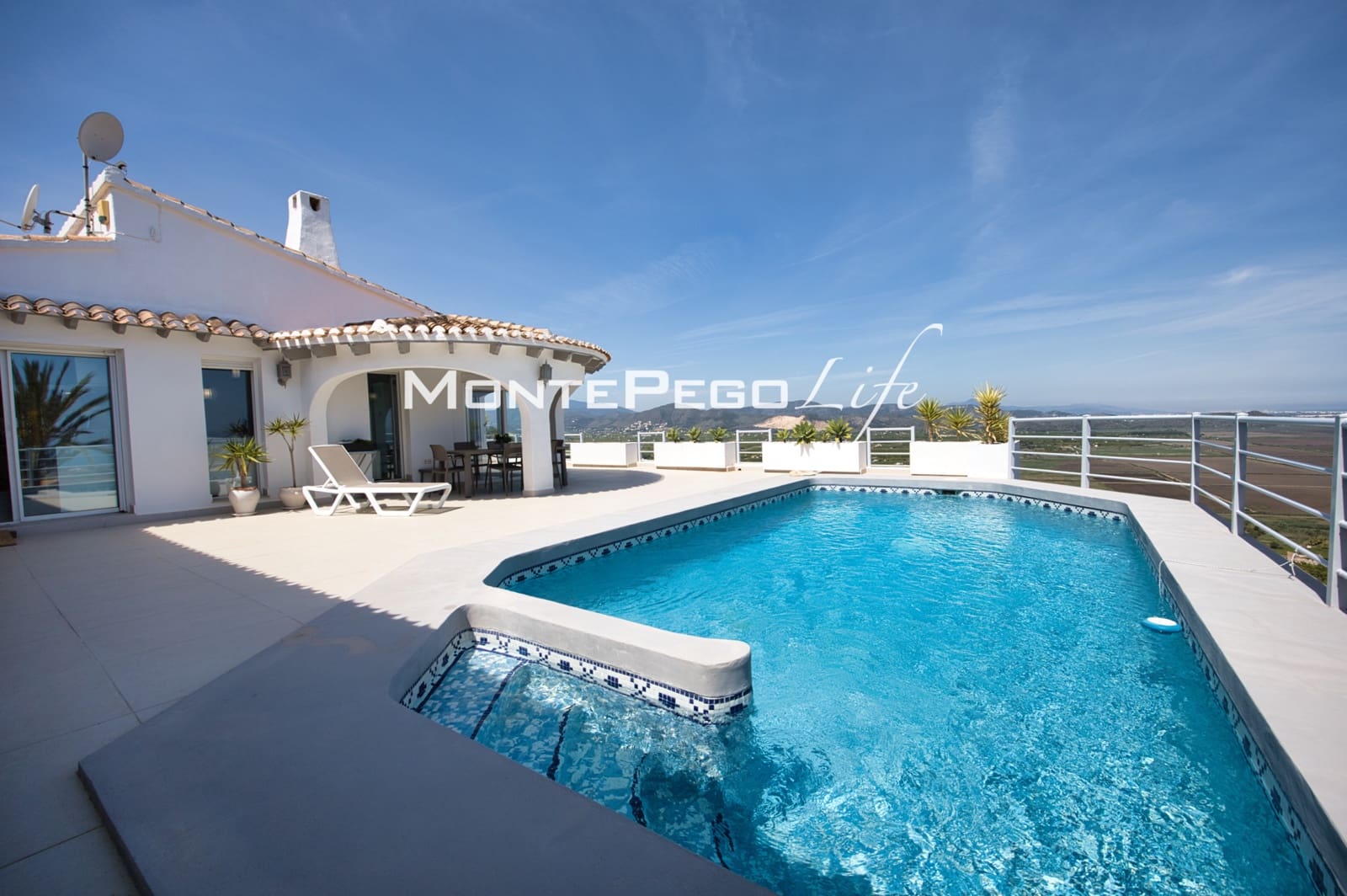 Chalet de 5 habitaciones en Monte Pego en venta con piscina garaje - 875.000 € (Ref: 9934888)