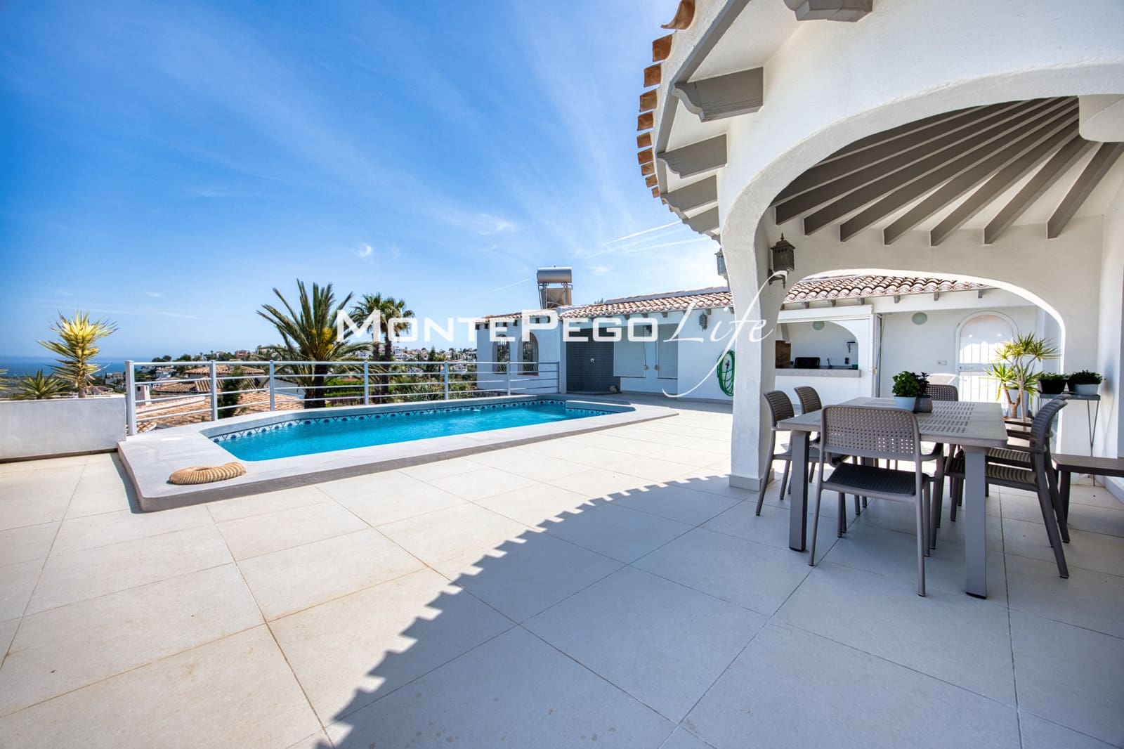 Chalet de 5 habitaciones en Monte Pego en venta con piscina garaje - 875.000 € (Ref: 9934888)