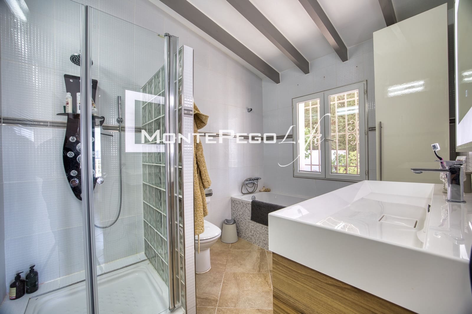 Chalet de 5 habitaciones en Monte Pego en venta con piscina garaje - 875.000 € (Ref: 9934888)