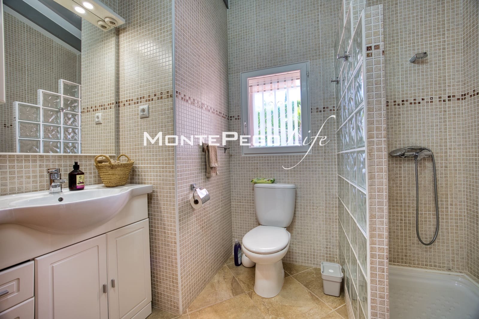 Chalet de 5 habitaciones en Monte Pego en venta con piscina garaje - 875.000 € (Ref: 9934888)