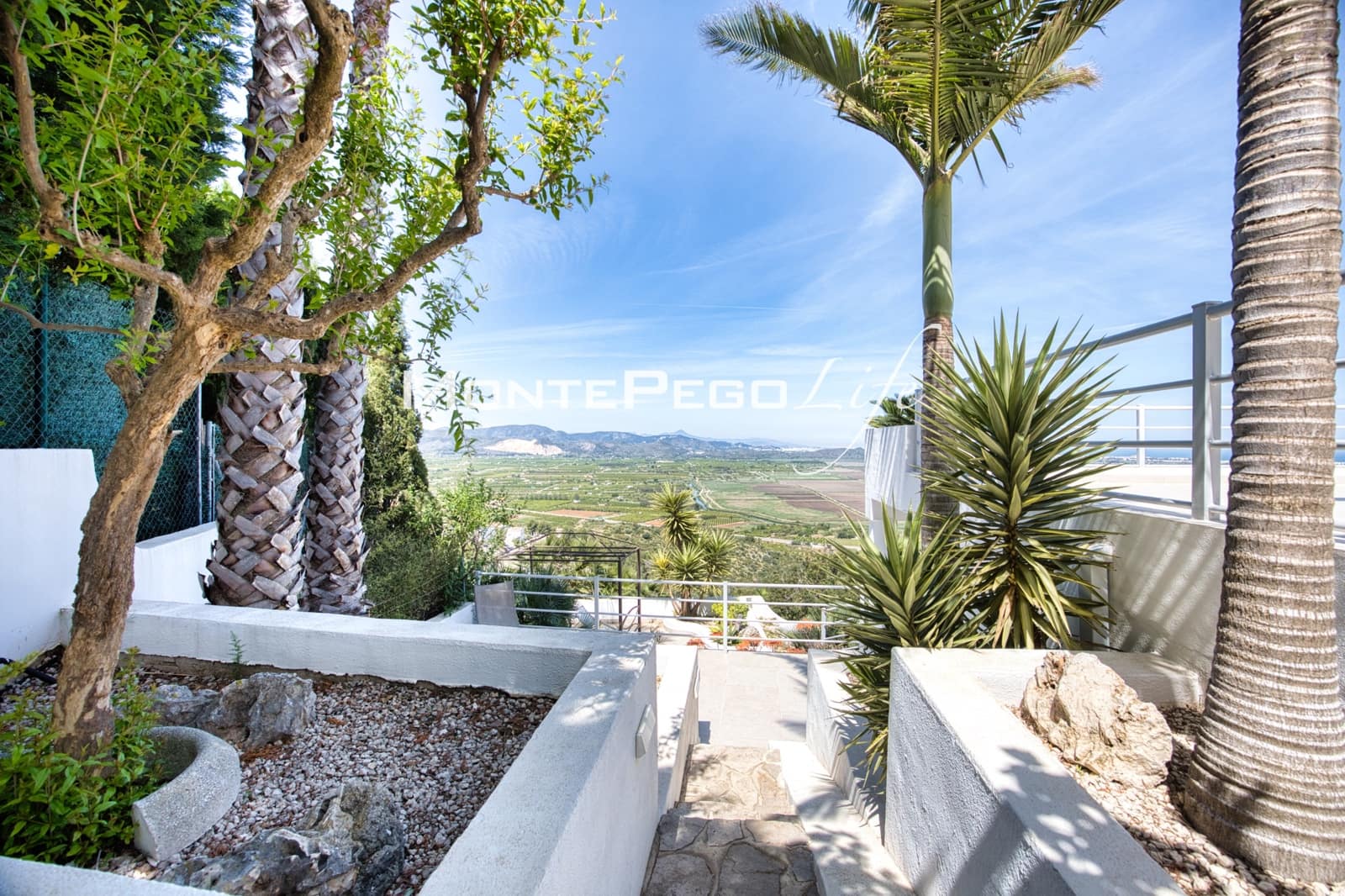 Chalet de 5 habitaciones en Monte Pego en venta con piscina garaje - 875.000 € (Ref: 9934888)