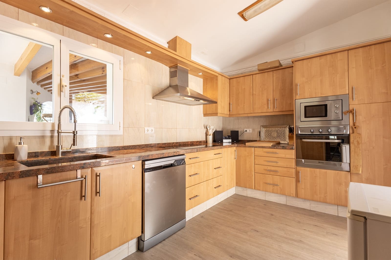 5 slaapkamer Villa te koop in Pego met zwembad garage - € 895.000 (Ref: 9934890)