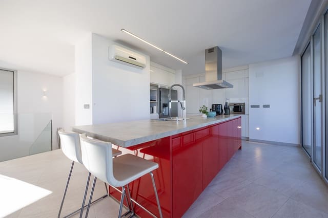 4 sypialnia Willa na sprzedaż w Pego z basenem garażem - 1 449 000 € (Ref: 9934891)