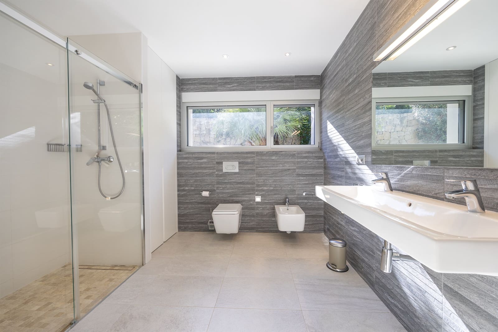4 sypialnia Willa na sprzedaż w Pego z basenem garażem - 1 449 000 € (Ref: 9934891)