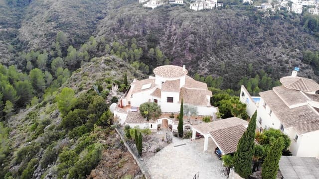 4 soverom Villa til salgs i Pego med svømmebasseng garasje - € 780 000 (Ref: 9934893)