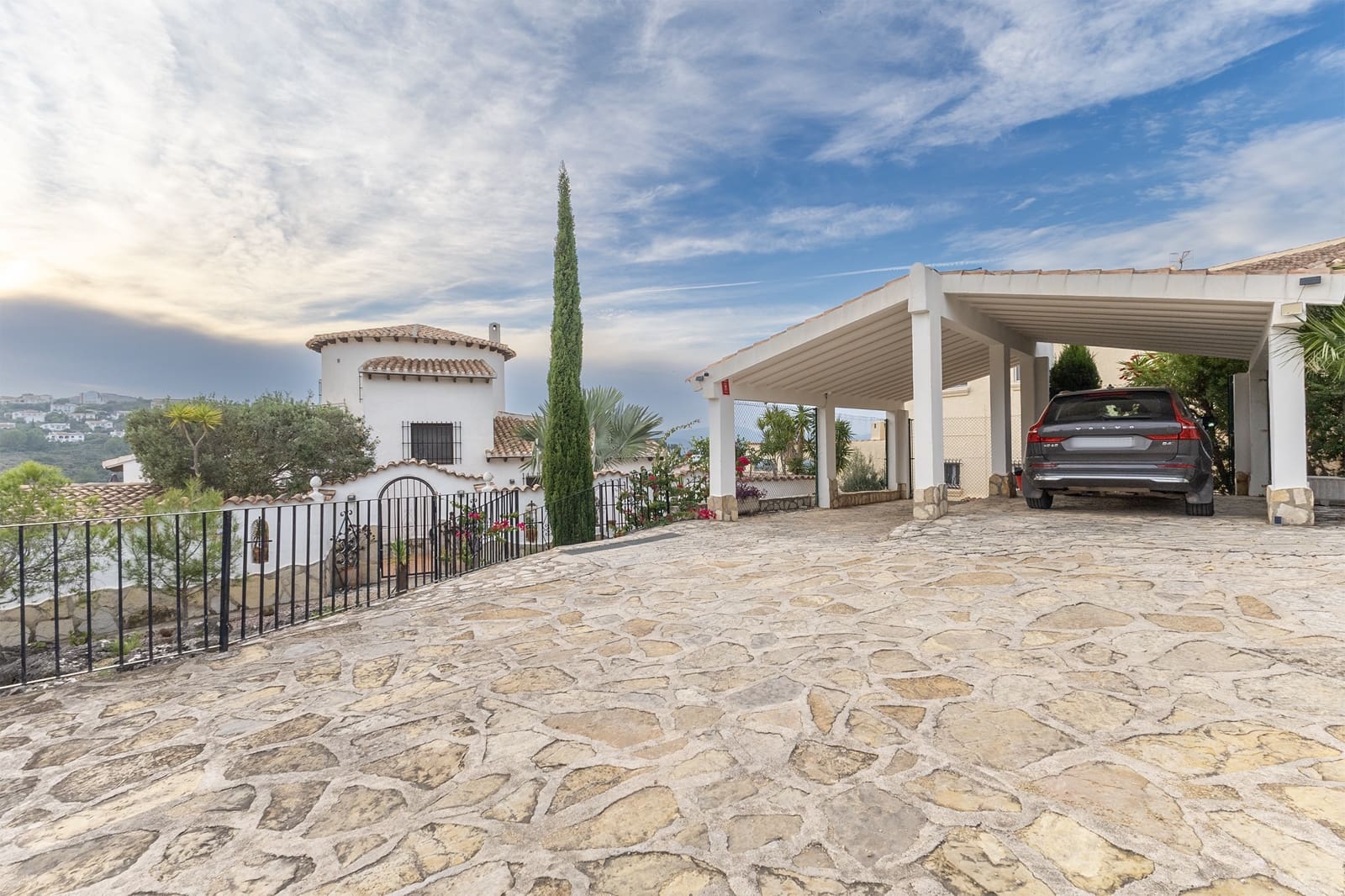 4 soveværelse Villa til salg i Pego med swimmingpool garage - € 780.000 (Ref: 9934893)