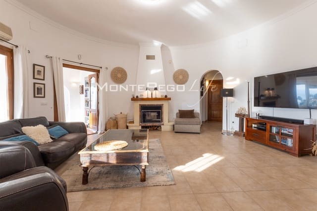 Chalet de 4 habitaciones en Monte Pego, Pego en venta con piscina garaje - 780.000 € (Ref: 9934893)