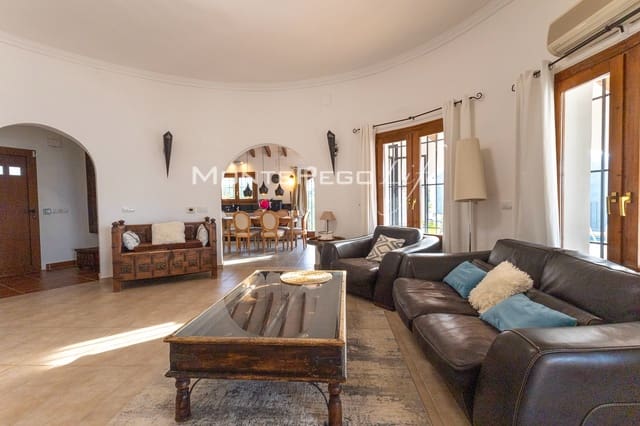 Chalet de 4 habitaciones en Monte Pego, Pego en venta con piscina garaje - 780.000 € (Ref: 9934893)