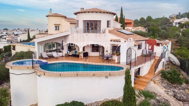 Chalet de 4 habitaciones en Monte Pego, Pego en venta con piscina garaje - 780.000 € (Ref: 9934893)